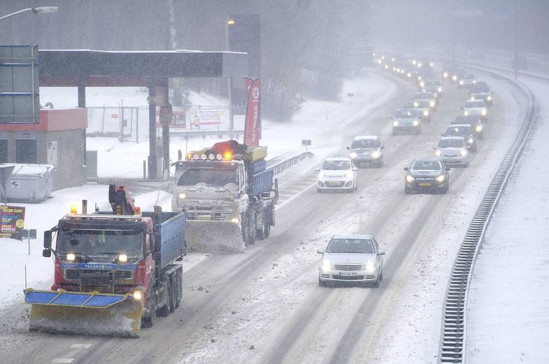 Sytuacja na drogach. Ślisko na południowym wschodzie