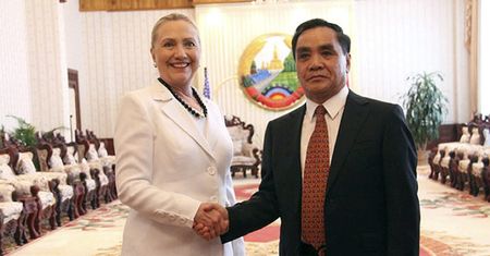 Hillary Clinton z historyczną wizytą w Laosie