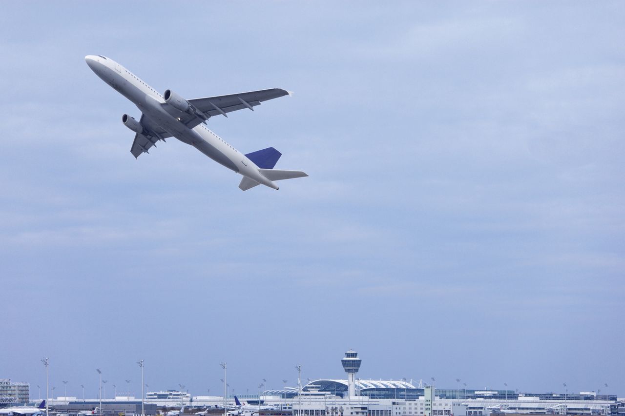 Wizz Air i LOT sprzedają bilety. Linie lotnicze chcą wznowić działalność