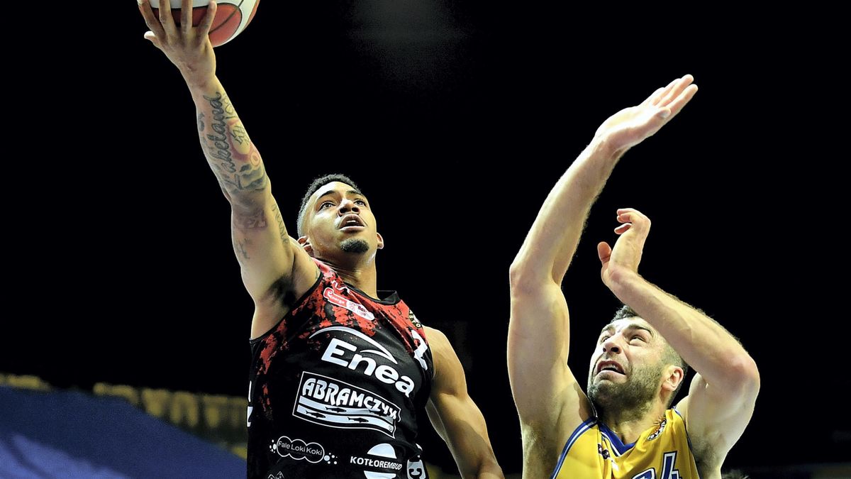 PAP / Adam Warżawa / Na zdjęciu: Corey Sanders i Adam Hrycaniuk