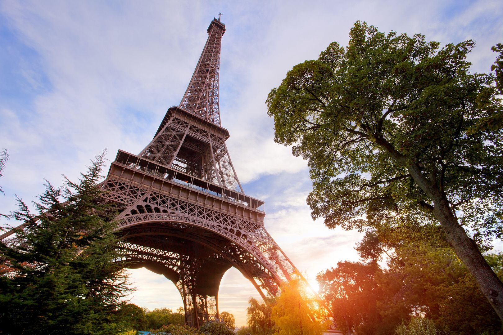 Wstrząsające doniesienia. Turystka zgwałcona w Paryżu