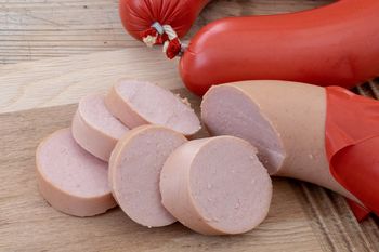 Szwedzi jedzą na kilogramy tak jak Polacy parówki. Najlepiej smakuje na ciepło