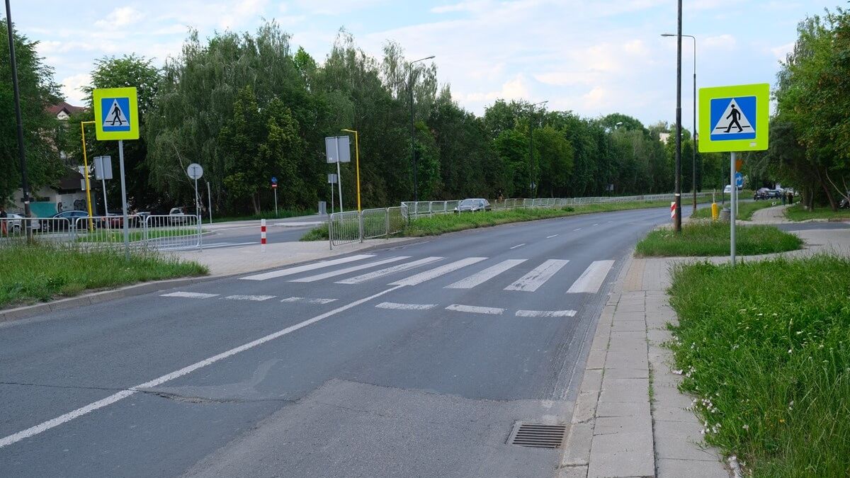 Przejście dla pieszych na al. Sikorskiego w Lublinie
