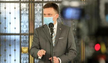 Szymon Hołownia zaszczepiony na COVID. Prof. Dudek "przejrzał" intencje PiS