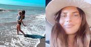 Weronika Rosati w bikini dokazuje na meksykańskiej plaży z córką Elizabeth (ZDJĘCIA)