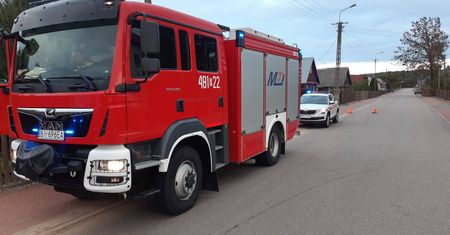 Groźny wypadek wozu strażackiego. Trzy osoby trafiły do szpitala