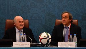 Blatter i Platini stanęli przed sądem. Prokurator domaga się więzienia