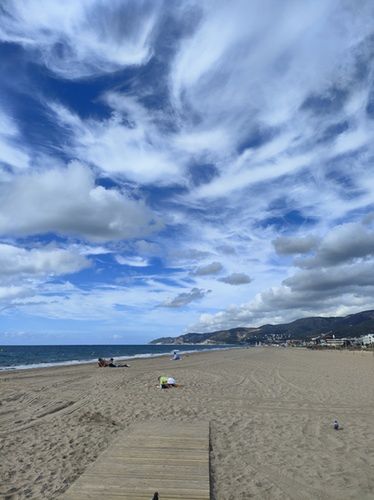 Na zdjęciu: Plaża w Castelldefels