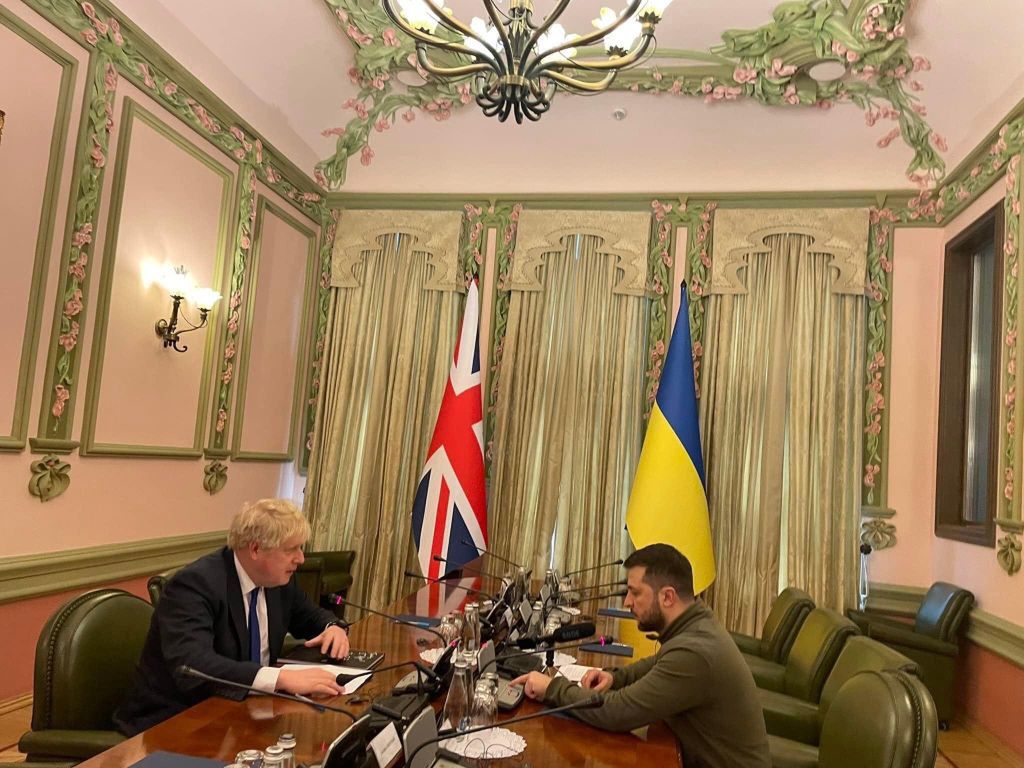 Wołodymyr Zełenski i Boris Johnson podczas spotkania w Kijowie