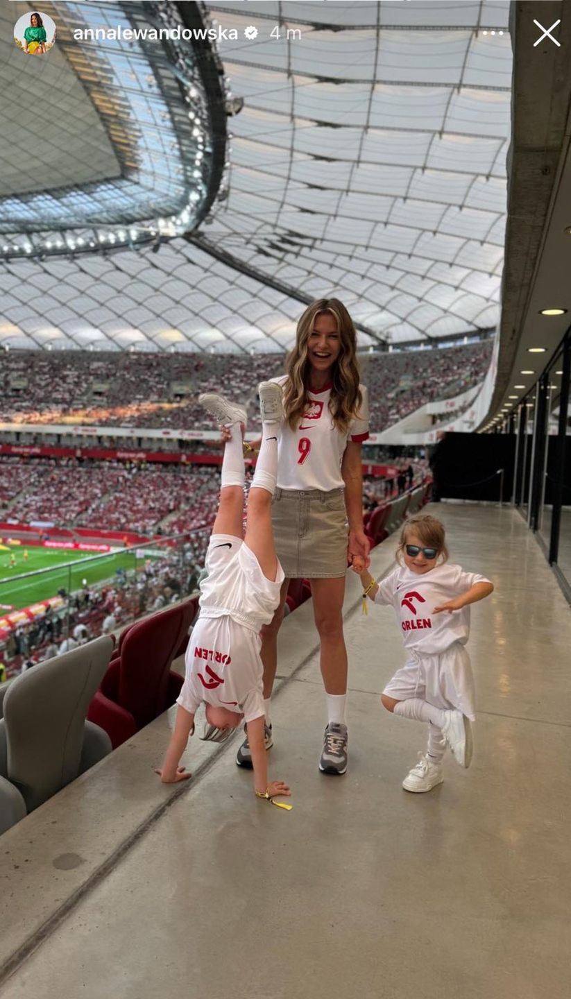 Anna Lewandowska z córkami na meczu Polska-Turcja