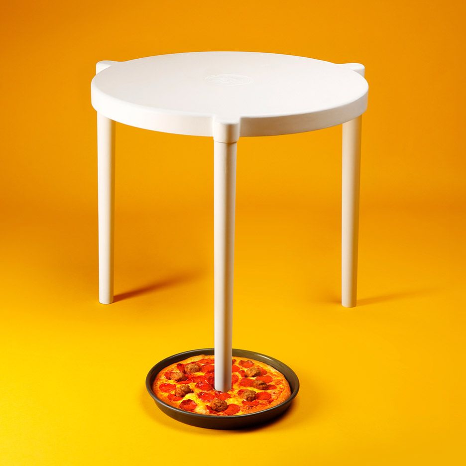 IKEA i Pizza Hut tworzą stół do pizzy. Efekt tej współpracy wywołuje uśmiech 3