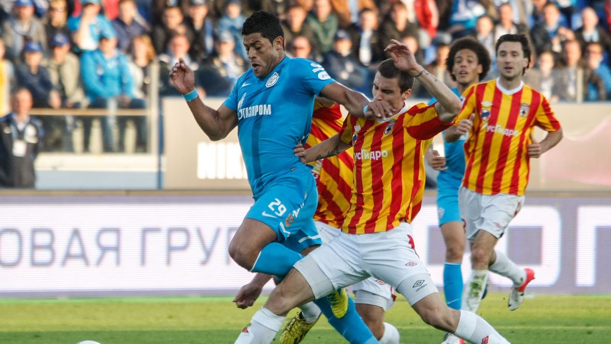 Getty Images /  Mike Kireev/Epsilon/Getty Images / Kadr z meczu Zenit Sankt Petersburg (błękitne koszulki) vs Ałania Władykaukaz