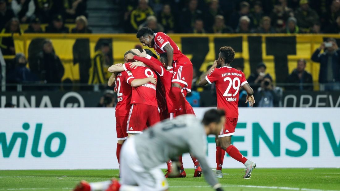 Zdjęcie okładkowe artykułu: PAP/EPA / FRIEDEMANN VOGEL  / Na zdjęciu: radość piłkarzy Bayernu z gola. Wśród nich Robert Lewandowski