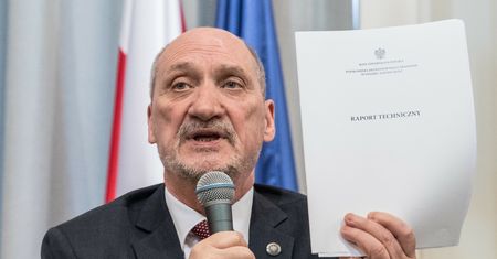 Macierewicz o katastrofie smoleńskiej: Były dwie eksplozje
