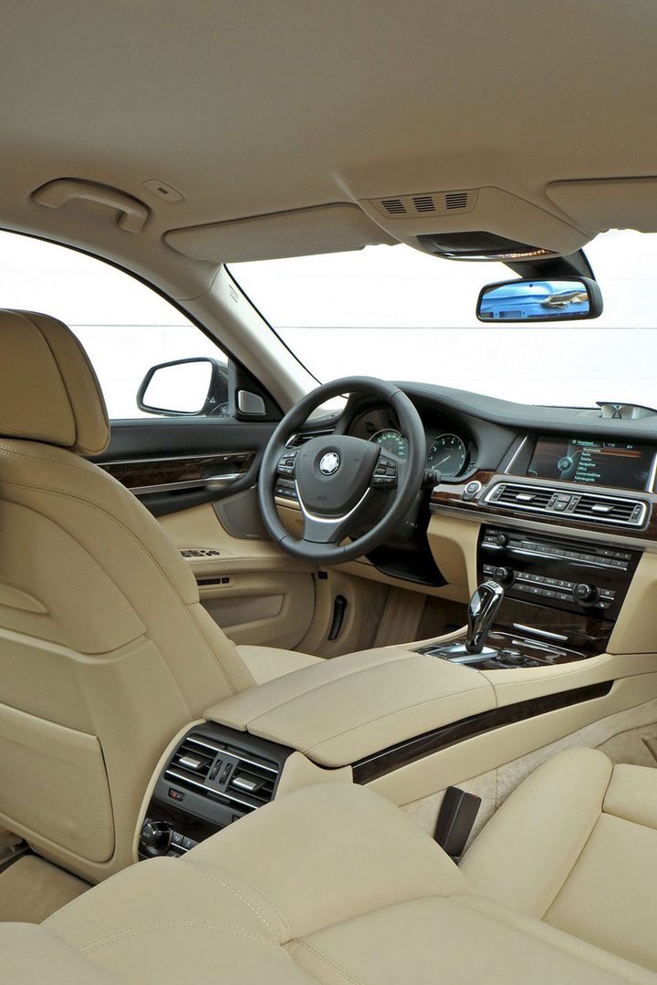 BMW serii 7 na rok 2013 - megagaleria niemieckiego okrętu flagowego 266