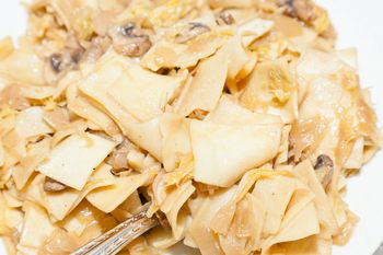 W PRL-u nie było tygodnia bez tego dania. Zrobisz w mig i za 20 złotych naje się cała rodzina