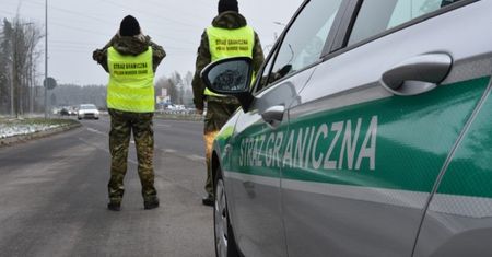 Iskrzy na granicy Polski z Białorusią. Kraje wymieniły się sankcjami, mówią o kolejnych