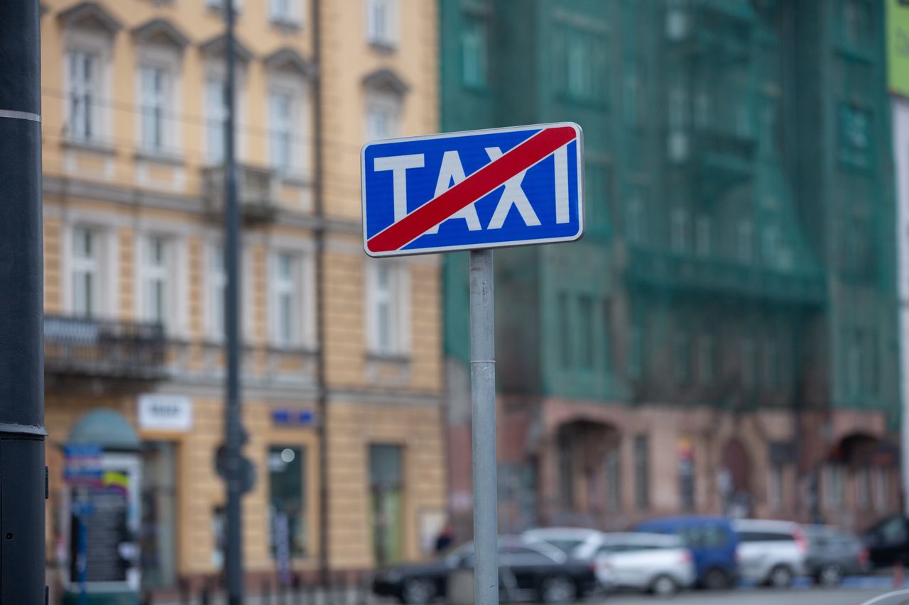 Zaatakował taksówkę kijem bejsbolowym. Nie miał pieniędzy na przejazd