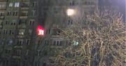 Warszawa: Pożar mieszkania na Bródnie. Ogień wychodził przez okna. W lokalu było 5 osób