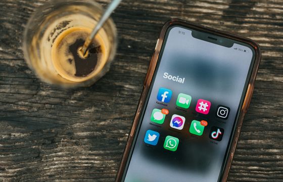 Social sierpień. Co się działo w Meta, na X, TikToku i LinkedIn w ostatnim miesiącu wakacji?