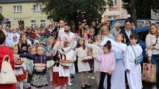 Zakończenie oktawy Bożego Ciała w Nowym Tomyślu. Wierni uczestniczyli w procesji wokół Placu Chopina