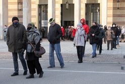 COVID-19. Dantejskie sceny na Stadionie Narodowym. Rzecznik ministerstwa zdrowia komentuje
