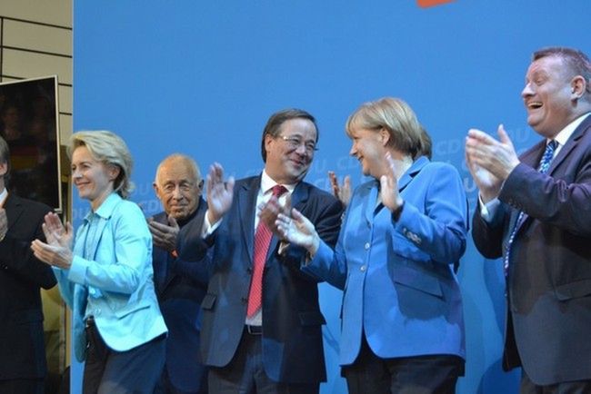 Koalicja rządowa w Niemczech kończy rok. Mimo tarć - niezagrożona