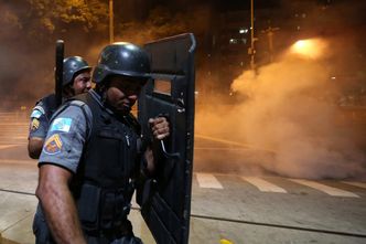 Protesty w Brazylii. Symbolem piłka nożna