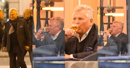Zrelaksowany Aleksander Kwaśniewski opija 64. urodziny ze znajomym (ZDJĘCIA)