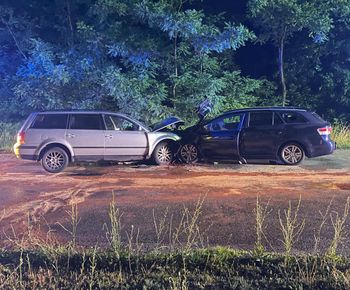 Koszmarny wypadek w Zielonej Górze. Czołowe zderzenie volkswagena i toyoty