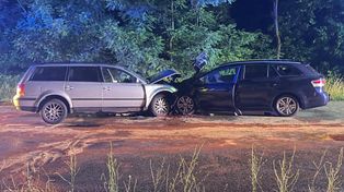 Koszmarny wypadek w Zielonej Górze. Czołowe zderzenie volkswagena i toyoty
