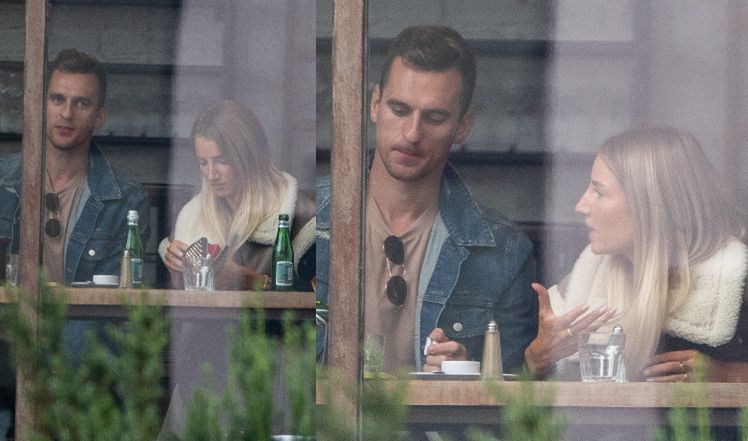 Marina i Wojtek Szczęśni spotykają się na lotnisku a Arkadiuszem Milikiem