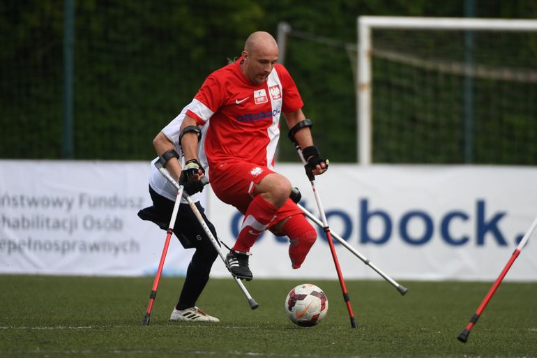 Mateusz Kabała podczas meczu Polska-Anglia, w finale turnieju Amp Futbol Cup 2017 w Warszawie (źródło PAP/Bartłomiej Zborowski)