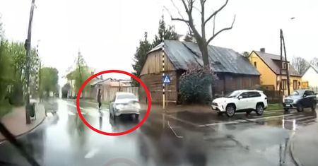 Przerażające nagranie z Karczewa. Kierowca nie zdążył zahamować