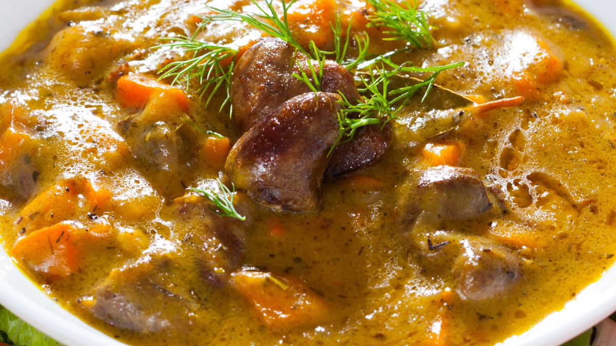 Gulasz z serc drobiowych to duża porcja białka i żelaza