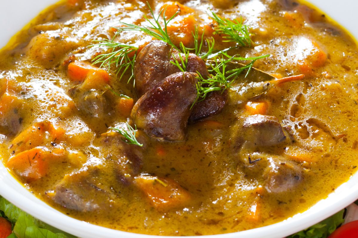 Tanie mięso na gulasz, a bardzo zdrowe. Kiedyś często gotowano, a dzisiaj mało kto kupuje