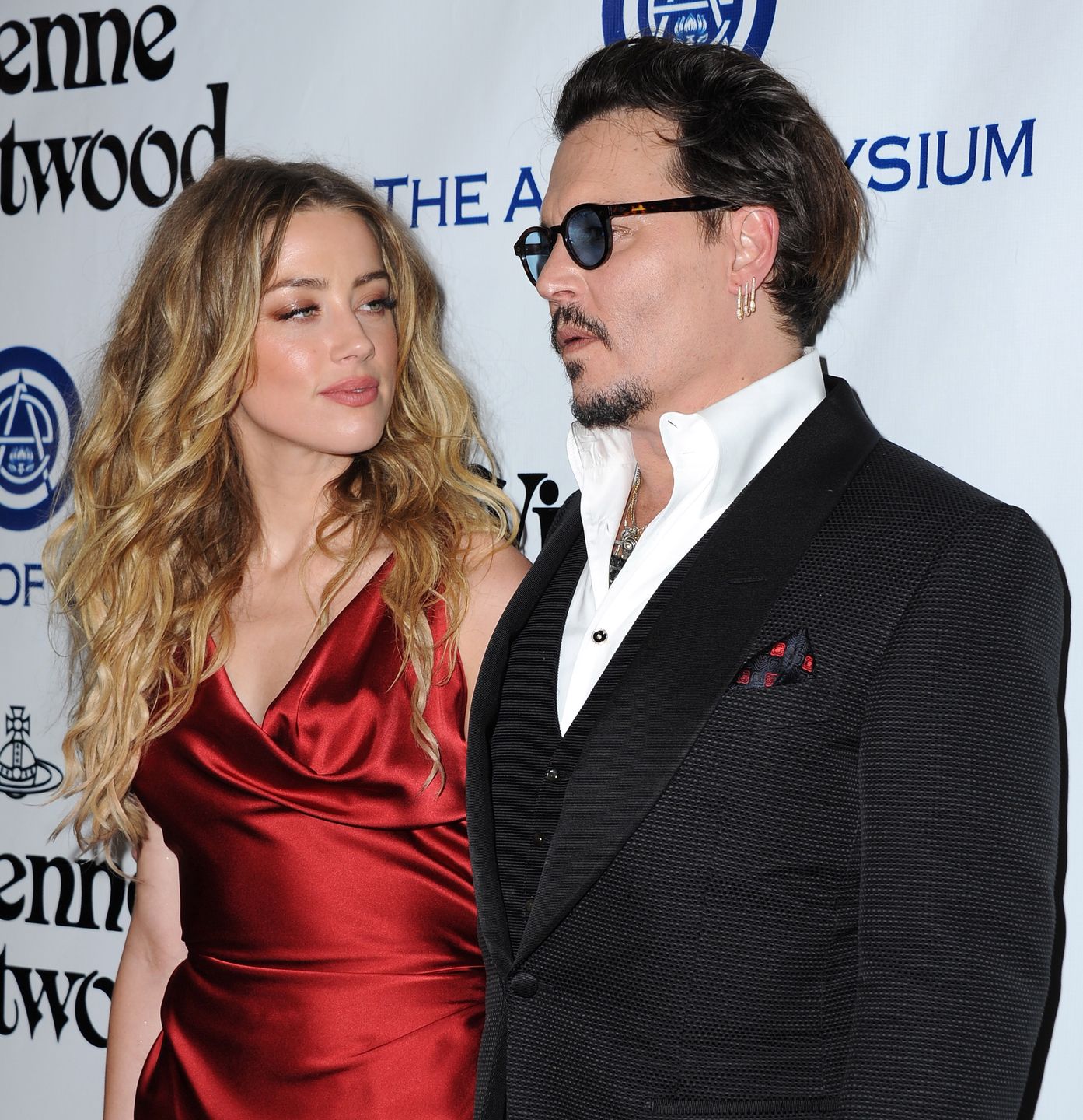 Johnny Depp oskarża Amber Heard o wypróżnienie się na łóżko