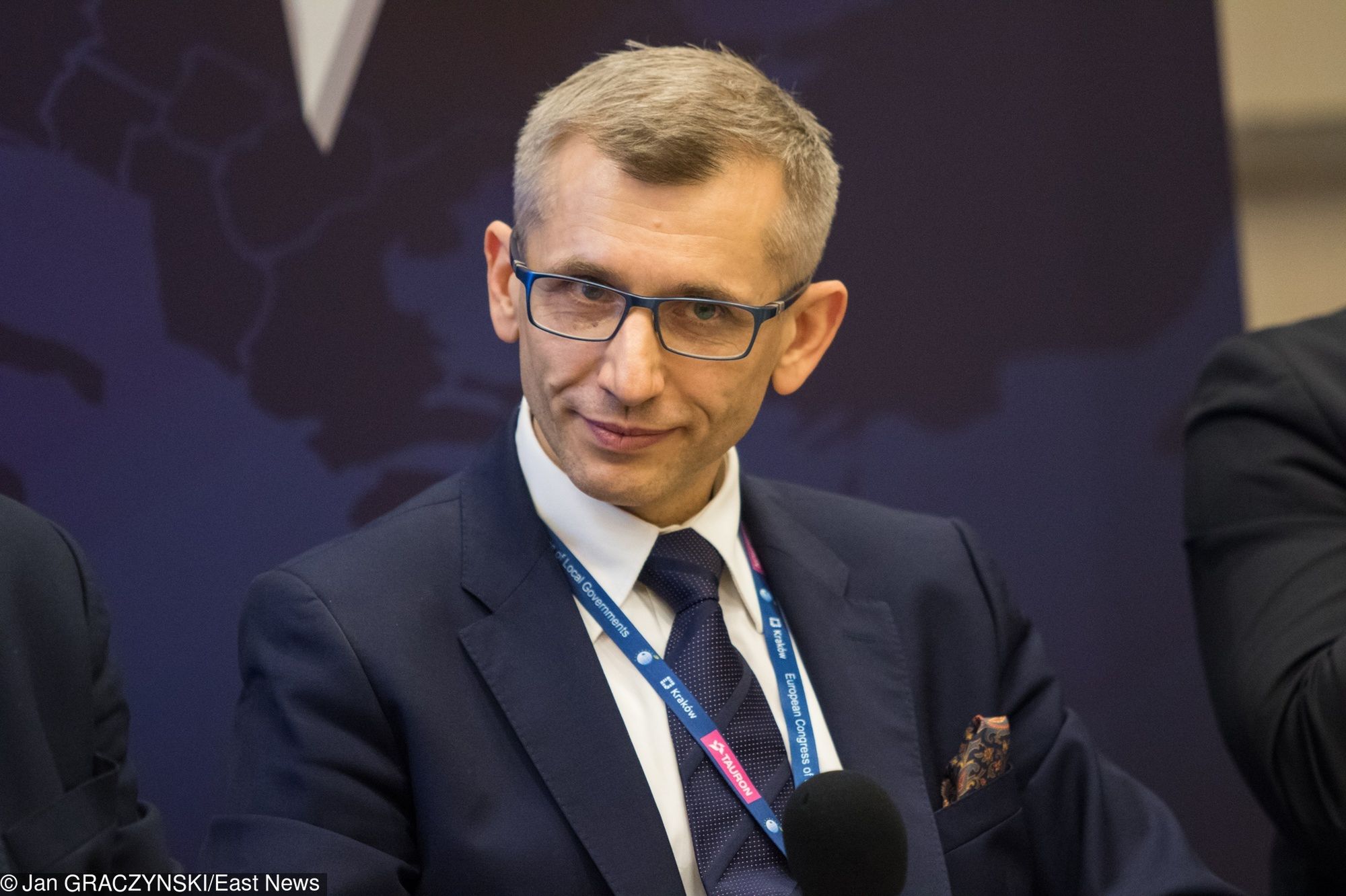 Pan Krzysztof Zarabia Miesięcznie 3500 Zł Prezes NIK zarabia 14 tysięcy miesięcznie. Chyba jednak znacznie więcej