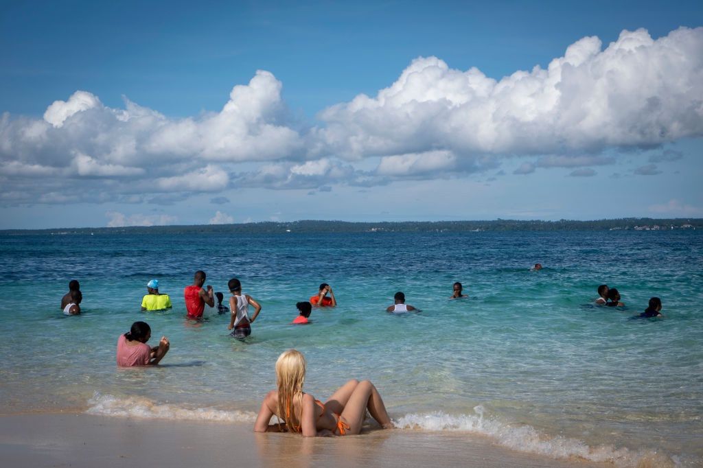 Turyści na Zanzibarze, zdjęcie ilustracyjne 