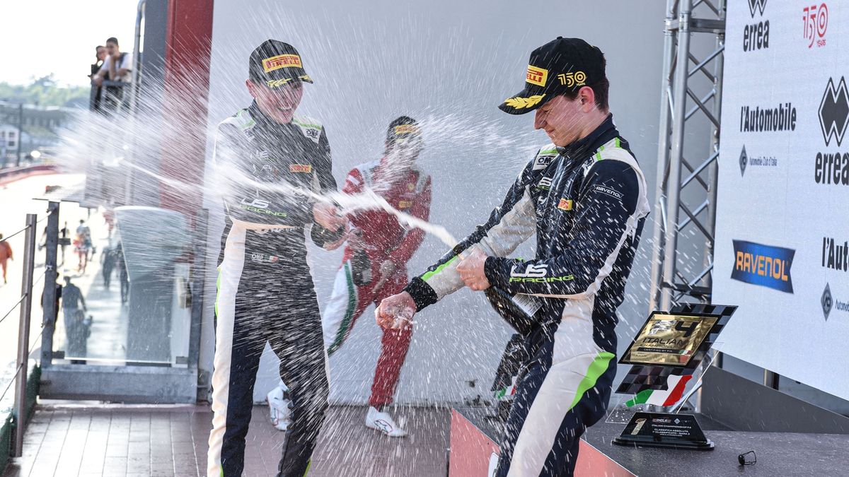 Materiały prasowe / Italian F4 / Na zdjęciu: Kacper Sztuka po wygranej na Imoli