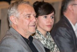 Żona Kondrata zaprzeczyła plotkom. Mówiono, że wychowała się na kolanach męża