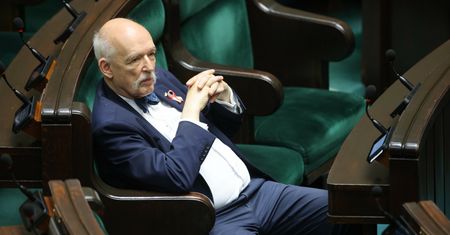 Żona Janusza Korwin-Mikkego ujawnia. Grozi im eksmisja?