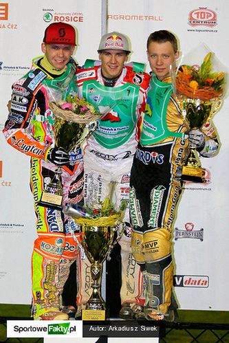 Michael Jepsen Jensen (z prawej) i Maciej Janowski (w środku) zdominowali rywalizację o tytuł mistrza świata juniorów w sezonie 2012.