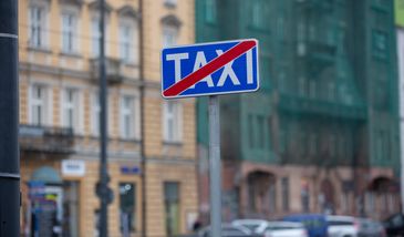 Zaatakował taksówkę kijem bejsbolowym. Nie miał pieniędzy na przejazd