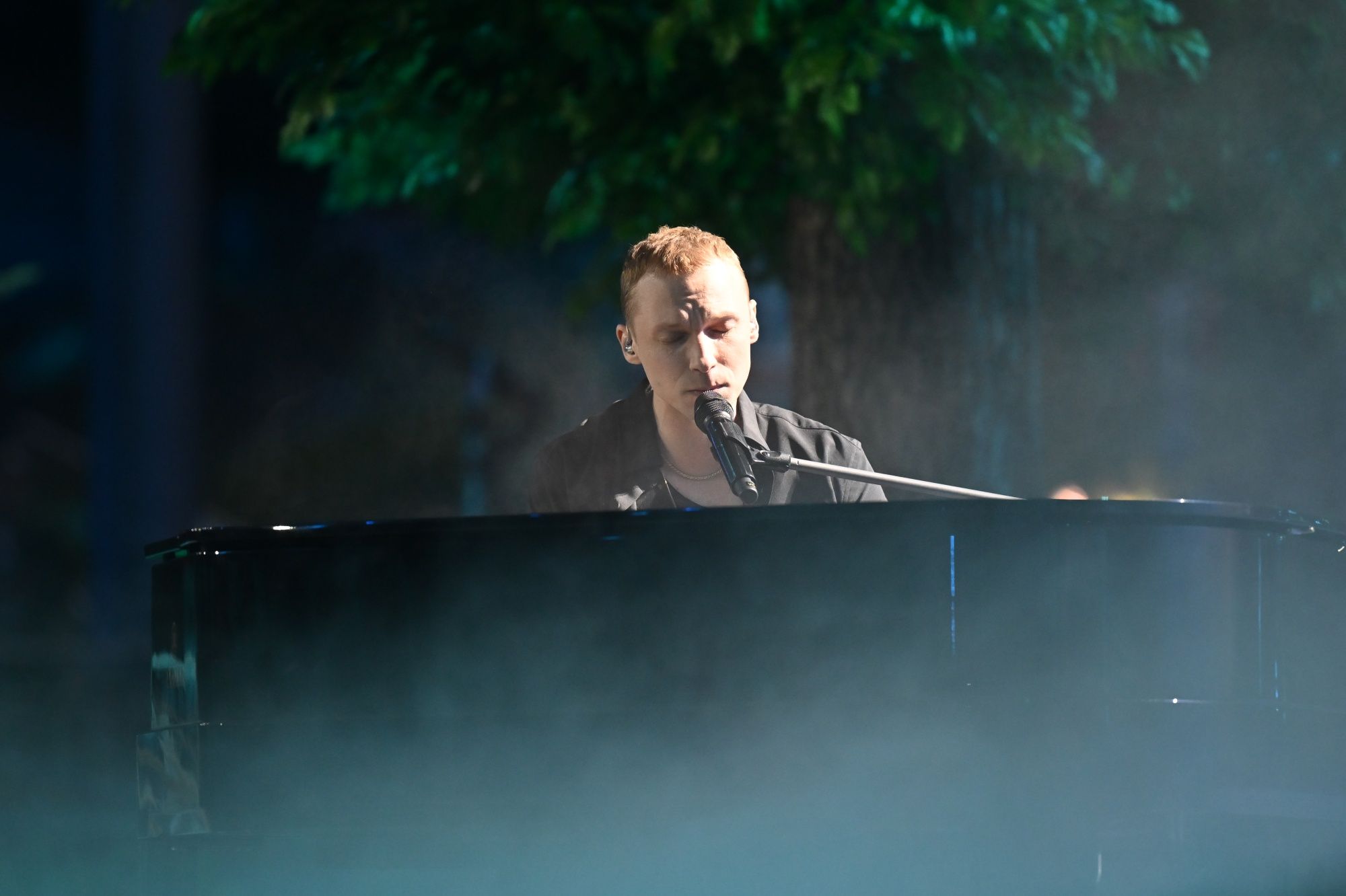 Igor Herbut na scenie w Sopocie 