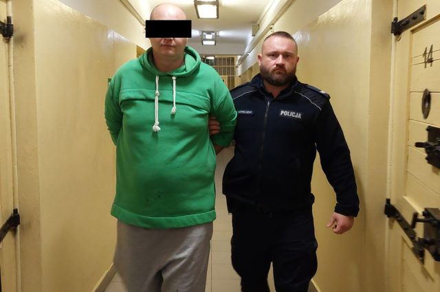 Rozbój w Chełmie z użyciem młotka i noża. Alkoholowa biesiada skończyła się pobiciem i kradzieżą (zdjęcia)