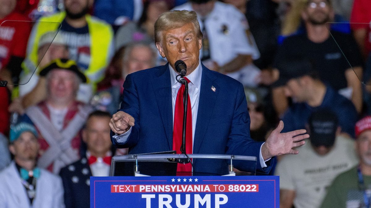 epaselect epa11691531 Former US President and Republican Presidential Candidate Donald J. Trump speaks during a campaign rally in Allentown, Pennsylvania, USA, October 29, 2024. Trump is running against Democratic US Vice President Kamala Harris in the presidential election on 05 November 2024. EPA/DAVID MUSE Dostawca: PAP/EPA.