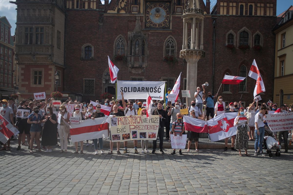 Białoruś. Ambasador Polski przy UE Andrzej Sadoś o podobieństwie do "Solidarności"