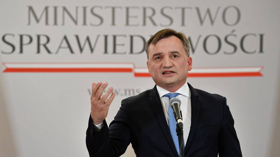 Warszawa, 08.10.2021. Minister sprawiedliwości Zbigniew Ziobro podczas konferencji prasowej w siedzibie resortu w Warszawie, 8 bm. Tematem spotkania był komentarz do wyroku Trybunału Konstytucyjnego. (mr) PAP/Radek Pietruszka