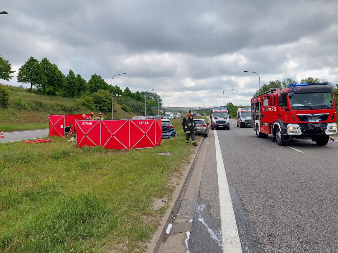 Koszmarny wypadek czterech aut. Pasażerka BMW zginęła